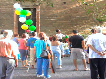 Mago en Mallorca para Cenas de Empresa - Magia Promocional - Presentación de Productos
