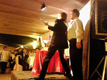 Mago en Mallorca para Cenas de Empresa - Magia Promocional - Presentación de Productos