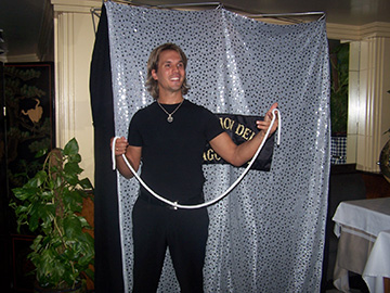Mago en Mallorca para Cenas de Empresa - Magia Promocional - Presentación de Productos