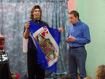 Mago en Mallorca para Cenas de Empresa - Magia Promocional - Presentación de Productos