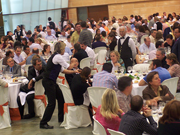 Mago en Mallorca para Cenas de Empresa - Magia Promocional - Presentación de Productos