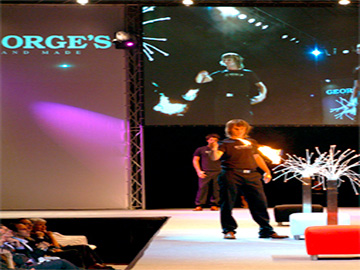 Mago en Mallorca para Cenas de Empresa - Magia Promocional - Presentación de Productos