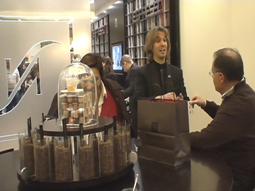 Mago en Mallorca para Cenas de Empresa - Magia Promocional - Presentación de Productos