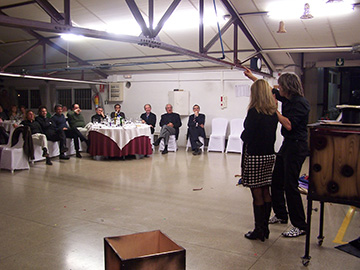 Mago en Mallorca para Cenas de Empresa - Magia Promocional - Presentación de Productos