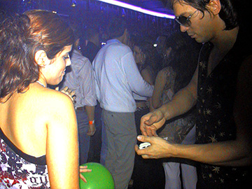 Magician in Mallorca for Restaurants - Clubs - Bachelor Parties